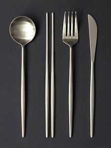 Juego de Cubiertos Moderno de 5 Piezas de Acero Inoxidable con Mangos Negros - Product Image 3