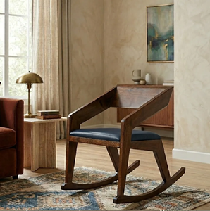 Fauteuil à bascule en bois massif de style moderne, avec dossier incurvé enveloppant et coussin de siège en cuir foncé, disponible en gros - Product Image 1