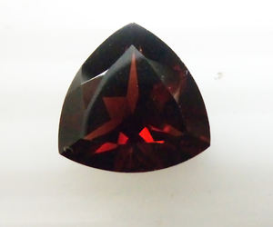 พลอยโกเมนสีแดงธรรมชาติคุณภาพสูงเจียระไนอัญมณีล้ำค่าหลายล้านล้านชิ้นสำหรับใช้ทำเครื่องประดับขายส่ง - Product Image 2