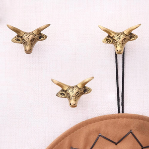 Crochets muraux décoratifs en métal en forme de tête de taureau, crochets à vêtements en laiton vintage style western à fixer au mur - Product Image 1