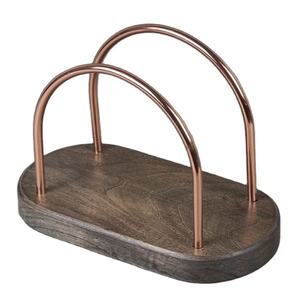 Porte-mouchoirs en métal vintage élégant avec des motifs délicats et idéal pour ajouter une touche raffinée et haut de gamme aux espaces décoratifs - Product Image 1