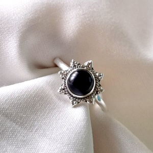 Anillo de Piedra Preciosa de Ónix Negro Natural en Plata de Ley 925 |   Joyería Artesanal de Diseño - Product Image 4