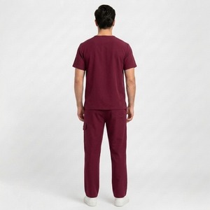 Traje quirúrgico premium para el cuidado de la salud, ofrece comodidad transpirable, apariencia elegante y diseño funcional para el uso diario de los profesionales médicos. - Product Image 2
