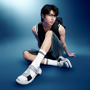 Sandales décontractées Shondo F7 Racing gris avec accents noirs, semelle de 5 cm, style bout ouvert pour une meilleure posture, Vietnam - Product Image 1