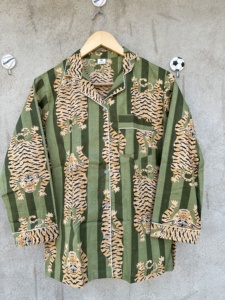 Ensemble pyjama 3 pièces pour femme, imprimé tigre, vêtements de nuit en coton vert écologique, vêtements de détente à imprimé animal, pyjama boutonné pour l'été - Product Image 2