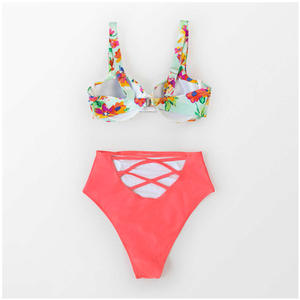 Conjunto de Bikini Iridiscente Estilo Sirena con Tela Brillante, Bordes con Volantes y Braguita de Cintura Alta a la Moda para Días Soleados - Product Image 2