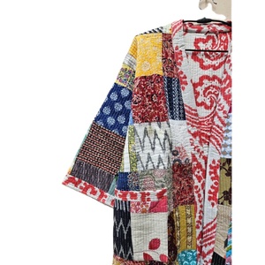 Bata Kimono Acolchada Reversible de Punto Hecha a Mano en India para Mujer, de Manga Corta, de la Mejor Calidad, Elegante, Térmica y Confortable - Product Image 2