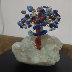Árbol de Lapislázuli con Base de Mordenita, Espécimen Natural Único, Estilo Feng Shui, Piedra Preciosa de la India, Maharashtra - Product Image 1