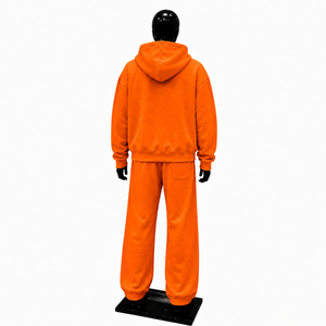 Conjunto Deportivo para Hombre Color Naranja, Sudadera con Capucha y Logotipo Gráfico en el Pecho, Pantalones Jogger a Juego, Ropa Deportiva Casual - Product Image 2