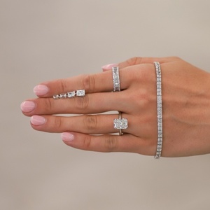 Bague de mariage solitaire en or blanc 14K 18K avec diamant de laboratoire taille radiant 4 carats, vente en gros, conception personnalisée, fabricant de bijoux - Product Image 5