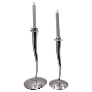 Support à bougies en métal artisanal conçu pour les salons contemporains, les restaurants, les événements et la présentation décorative haut de gamme. - Product Image 3