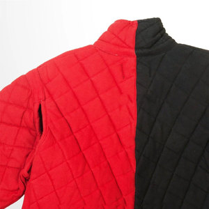 Chaqueta acolchada medieval tipo gambeson, roja y negra, bicolor, de algodón, para LARP, recreación histórica, manga larga, personalizada. - Product Image 4