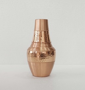 Bouteille d'eau en alliage de cuivre, fabrication directe d'usine, pour l'eau potable, 34 oz, finition martelée - Product Image 2