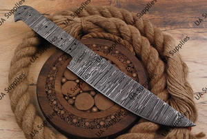 มีดครัวเหล็กดามัสกัสตีขึ้นรูปด้วยมือ ด้ามจับแบบเต็มด้าม ปลายมีดแบบ Drop Point ความยาวและความหนาปรับแต่งได้ (รองรับ OEM/ODM) - Product Image 2