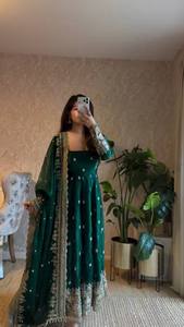 Ensemble de robe ethnique de luxe avec robe en georgette évasée, pantalon confortable et dupatta brodé - Product Image 4
