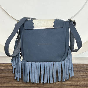 Sac bandoulière en cuir de vachette véritable suédé, style western bohème, avec rabat en coquille et pompons – Nouvelle collection très prisée - Product Image 5