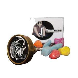 Pomo de puerta de resina tradicional con pomo de cajón redondo de latón moldeado para muebles de cocina y tiradores de armario exportador directo - Product Image 1