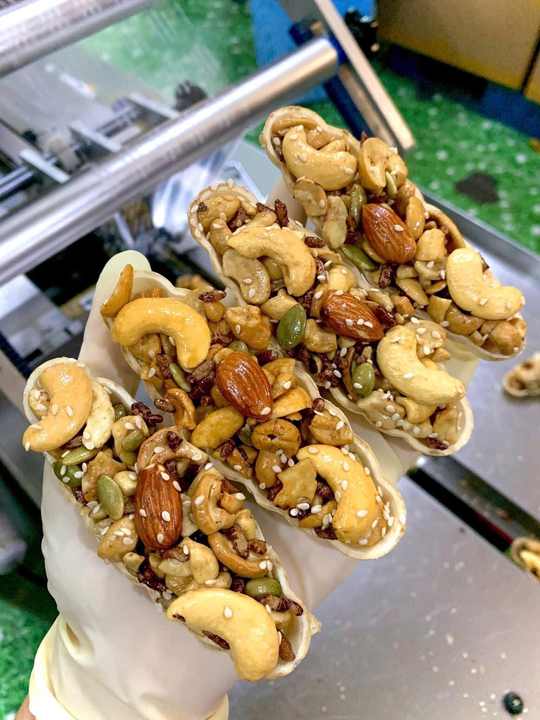 BEST SELLING 2025 HEALTHY SNACKS NUTS TART NUTS CAKE WITH GRAINS CEREAL NUTS BOAT TART NATURAL PREMIUM QUALITY FROM VIETNAM