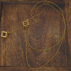 Collar de Cadena Minimalista de Latón Estilo Vintage con Colgante de Cubo Geométrico, Collar Lariat en Capas, Joyería Moderna y Delicada, Regalo - Product Image 2