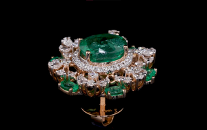 Pendientes Clásicos de Esmeralda Verde de Laboratorio con Halo de Diamantes Cultivados en Laboratorio |    Joyería de Lujo para Bodas y Fiestas - Product Image 5