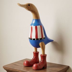 Figura Decorativa de Pato de Madera Patriótica, Tallada a Mano con Diseño de Bandera Americana y Botas Rojas, Decoración para el Hogar - Product Image 1