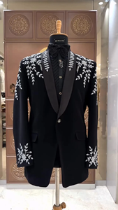 Blazer de smoking noir brodé pour homme avec motif floral blanc, veste de costume de créateur pour mariage et soirée avec revers châle - Product Image 2