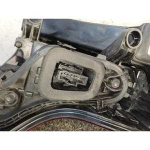 Feu arrière extérieur gauche d'occasion OEM 9805510580 pour 3008 2013-2016 - Product Image 5