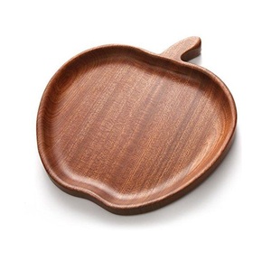 Plateau en bois élégant pour la présentation des plats, accessoire de salle à manger conçu pour améliorer la mise en place des aliments et l'organisation de la table à manger. - Product Image 2
