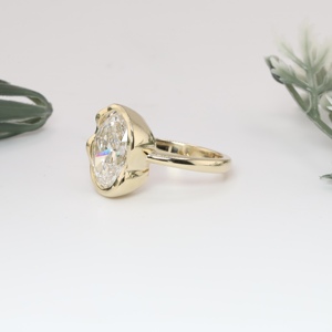 Bague de fiançailles TULSIYA JEWELS en or jaune avec diamant de laboratoire taille ovale, sertissage unique ondulé, solitaire à bord liquide, alliance fine - Product Image 2