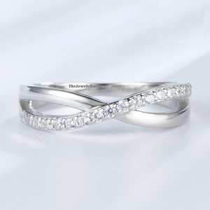 Anillo de Moissanita de Corte Redondo de 0.55 TW, Banda Cruzada, Media Eternidad, Apilable, Banda a Juego, Banda Infinita para Mujer, Oro Blanco de 14K, para Boda - Product Image 4