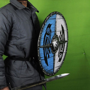 Bouclier rond en bois Viking fait main, design nordique traditionnel pour événements costumés, usage décoratif et collection - Product Image 3