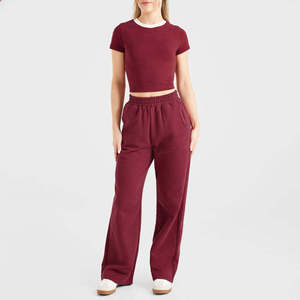 Pantalon de survêtement ample en coton bordeaux pour femme avec logo personnalisé, taille élastique, poches latérales, coupe ample, longueur intégrale, idéal pour l'hiver - Product Image 3