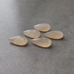 Pierre précieuse calibrée en calcite naturelle facettée en forme de goutte d'eau de qualité AAA+ pour la fabrication de bijoux - Product Image 3