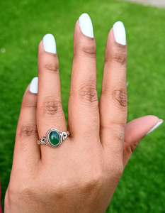 Anillo Hecho a Mano en Plata de Ley 925 con Ónix Verde, Gema Natural con Engaste en Bisel, Corte Ovalado, Clásico, para Regalo de Boda o Compromiso - Product Image 2