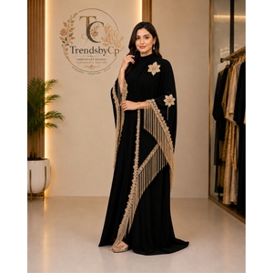 Abaya de Luxe Modeste Tendance par CP, en Nida, Longueur Ras du Sol, Col Montant, Asymétrique, avec Pompons Brodés et Appliques Florales en Velours Naturel pour Adultes - Product Image 2