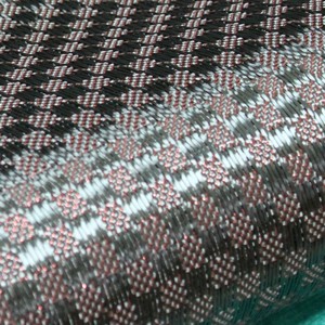 Tissu en fibre de carbone à paillettes rouges, grand carré, pour usage industriel dans les applications automobiles et aérospatiales - Product Image 5