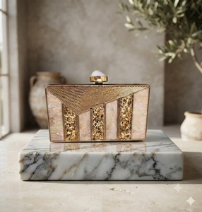 Pochette rectangulaire artisanale en nacre naturelle, mosaïque de coquillages, décoration artistique, sac de soirée moderne, objet d'artisanat de collection pour mariage - Product Image 1