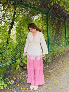 Ensemble deux pièces ample pour femme, Salwar Kameez, blanc et rose, tunique brodée tissée, pantalon palazzo, tenue décontractée - Product Image 3