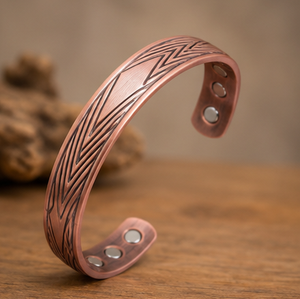 Brazalete de Cobre Sólido con Diseño de Flecha Hecho a Mano, con Imanes, Joyería Metálica Moderna, Diseño Exquisito en Relieve - Product Image 3