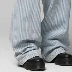 กางเกงยีนส์เดนิมสีฟ้าอ่อนลายทางสไตล์วินเทจทรงสตรีทสไตล์สำหรับผู้ชาย ขากว้างทรงแบ็กกี้ - Product Image 4