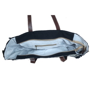 Bolso de mano informal para mujer, bolso tejido a mano de lona de algodón, Asa de cuero, cierre de cremallera, 16 \ "L X 12 \" H, modelo de cadenas de ambos a la hora - Product Image 3