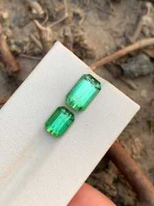 Pierre précieuse naturelle tourmaline afghane verte néon, paire de pierres facettées, pierres brutes pour la création de bijoux, bague, pendentif - Product Image 1