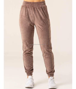 Pantalones de correr para mujer personalizables en tela de terciopelo de la mejor calidad Nuevo lado suave con cierre de cintura elástica - Product Image 1