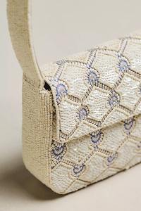 Sac Potli de créateur en velours avec de magnifiques perles de verre en cristal et des embellissements Dabka pour les mariages et les soirées - Product Image 6