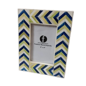 Cadre photo en résine incrustée extra ordinaire Cadre photo en résine bleu et blanc Unique fait main en Inde - Product Image 4