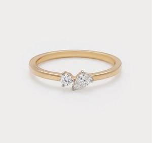 Anillo de compromiso Toi et Moi de dos piedras con diamantes cultivados en laboratorio de corte redondo y en forma de pera de 5.10 quilates en oro amarillo de 14 quilates, joyería fina personalizada al por mayor - Product Image 1