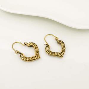 Boucles d'oreilles créoles unisexes en forme de cœur chrétien plaqué or antique, style vintage, bijoux de mode en alliage de laiton, cadeau - Product Image 4