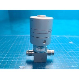 Vanne à diaphragme pneumatique FUJIKIN 316L TYPE N.C 21365 utilisée comme pièce détachée pour équipement semi-conducteur d'occasion - Product Image 1