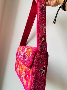 Sac à bandoulière léger fait main perlé style bohème floral écologique, tendance Y2K, idéal pour mariage et soirée - Product Image 1