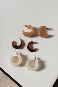 Boucles d'oreilles de luxe en résine artisanale, motif féerique, faites à la main, personnalisées, modernes, brillantes, artistiques, bijoux pour femmes, motif tourbillon, pour fête de Noël - Product Image 5